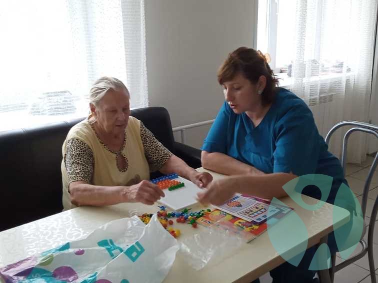 Дом престарелых в Томске: Рисование — это профилактика болезней головного мозга у пожилых